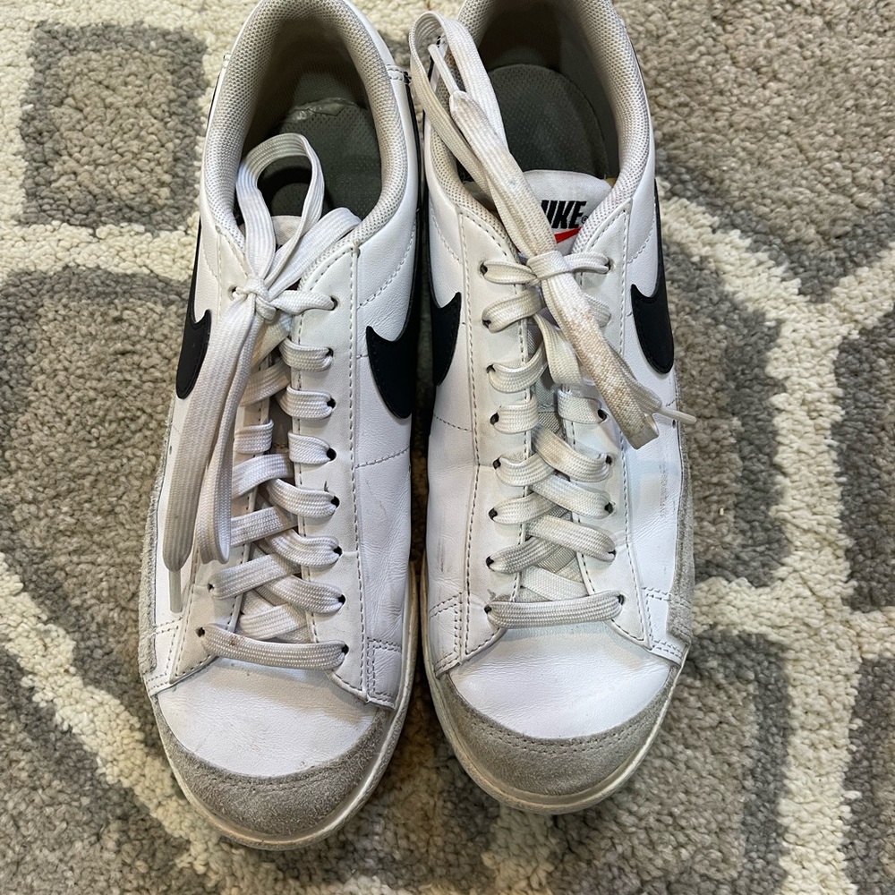 Nike Blazers - Picture 2 of 5